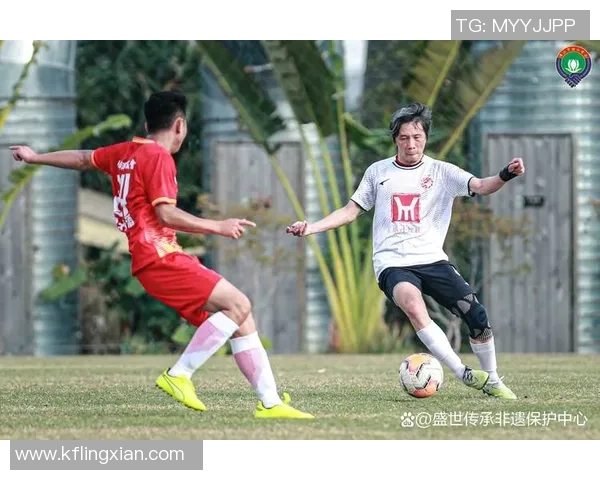 足球明星观战篮球盛事引发热议球迷热情高涨共同见证精彩时刻